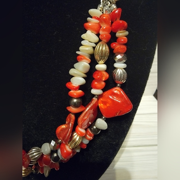 BB39 Red Stone & Shell Beaded Multi-Strand Silver-tone Necklace - Picture 3 of 4